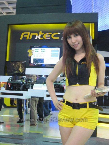 computex_2011_booth_babes_day3_part2_004