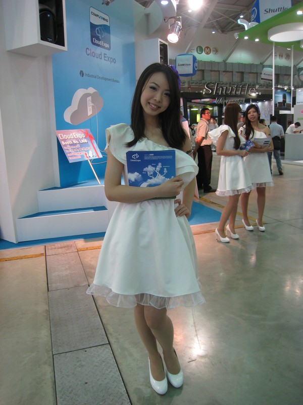 computex_2011_booth_babes_day3_part2_010