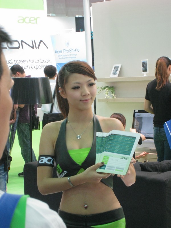 computex_2011_booth_babes_day3_part2_012