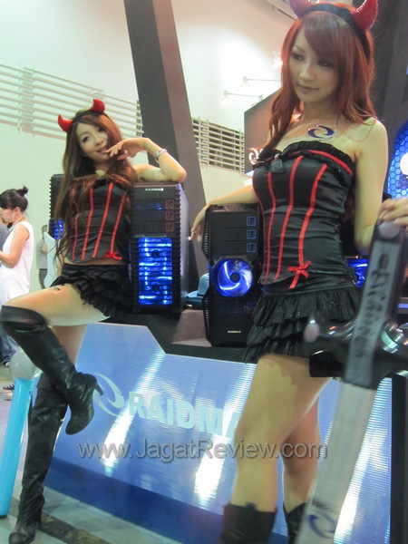 computex_2011_booth_babes_day4_part1_001
