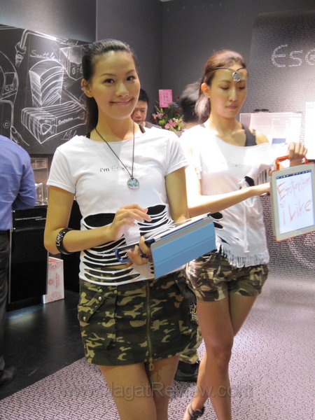 computex_2011_booth_babes_day4_part1_002