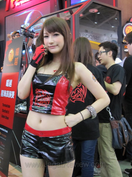 computex_2011_booth_babes_day4_part1_009