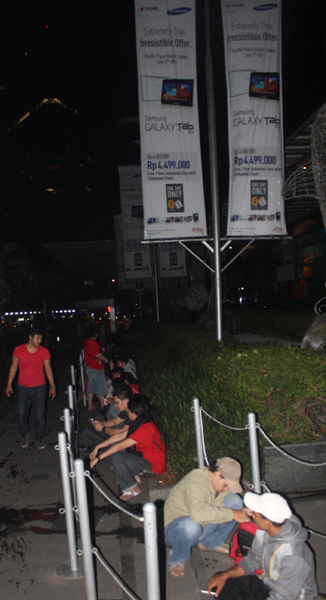 Antrian dimulai pada hari jumat 1 Juli pukul 9 malam (pic 5) Antrian dimulai pada hari jumat 1 Juli pukul 9 malam pic 5