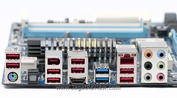 GigabyteZ68XP UD3 iSSD Board Backpanel