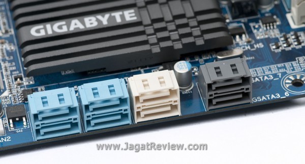 GigabyteZ68XP-UD3-iSSD_Board_SATA GigabyteZ68XP UD3 iSSD Board SATA