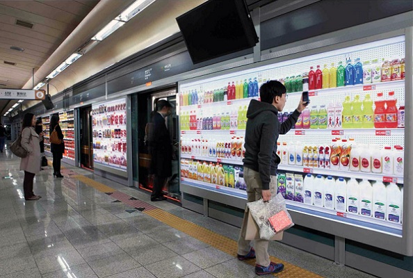 Toko Virtual Home Plus: Berbelanja Sambil Menunggu Subway 17 Toko Virtual Korsel