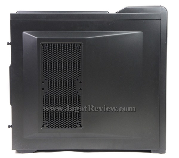 SONY DSC Corsair Carbide 400R 3