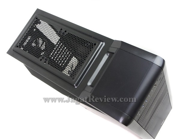 SONY DSC Corsair Carbide 400R 7