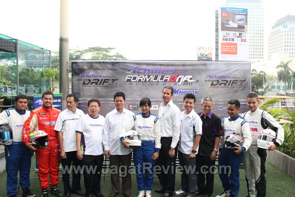 Achilles Formula Drift Untuk Pertama Kalinya Hadir di Indonesia 6 Jajaran penyelenggara dan Achilles drifters