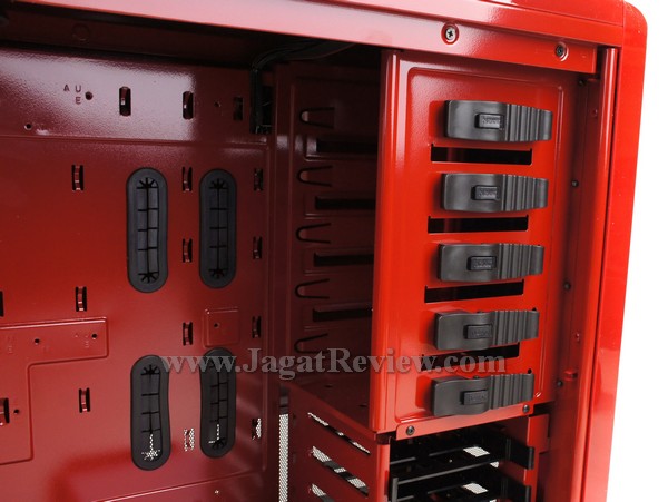 SONY DSC NZXT Phantom Red 17