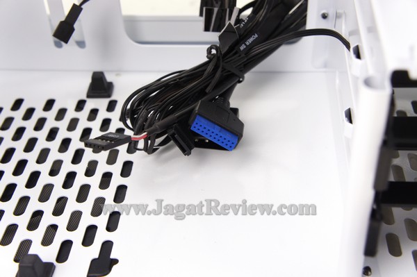 SONY DSC NZXT Phantom White 17