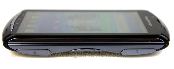 Xperia Play Bagian Kanan