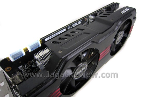 ASUS GTX580 DCUII 09