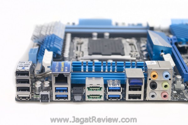 ASUS P9X79 Pro Board Backpanel2