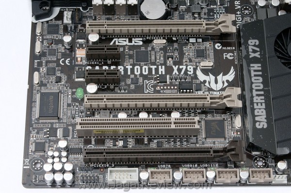 ASUS_Sabretooth_X79_Board_PCI_Express