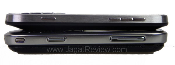 Blackberry Bold 9900 - PEbandingan samping Blackberry Bold 9900 PEbandingan samping