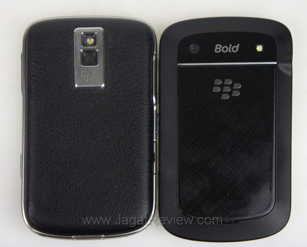 Blackberry Bold 9900 - Perbandingan Belakang Blackberry Bold 9900 Perbandingan Belakang