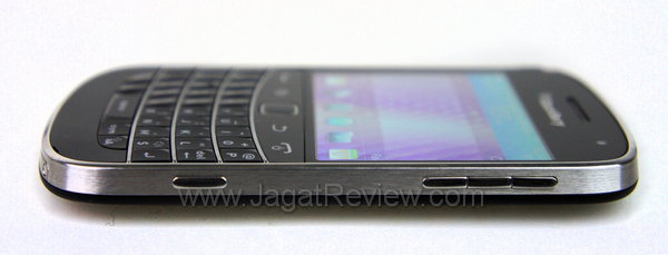 Blackberry Bold 9900 Sisi Kanan