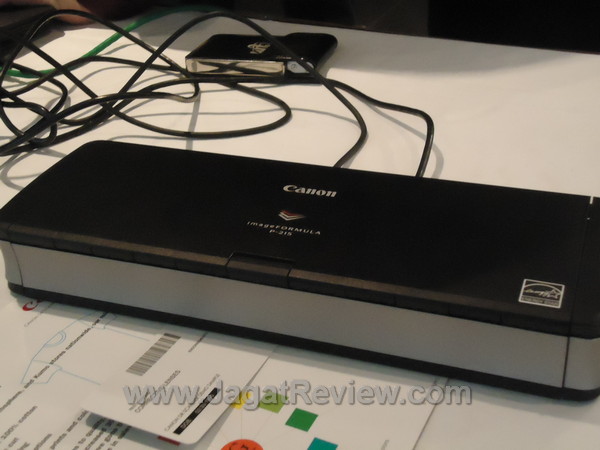 ImageFORMULA P-215: Alat Pemindai Dokumen Portabel dari Canon 2 Canon P 215 Closed Tray