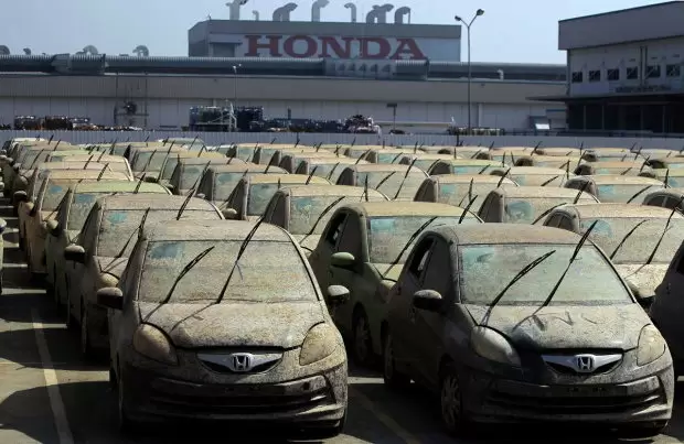Honda Hancurkan 1.000 Unit Mobil Akibat Banjir di Thailand 10 Honda Thailand