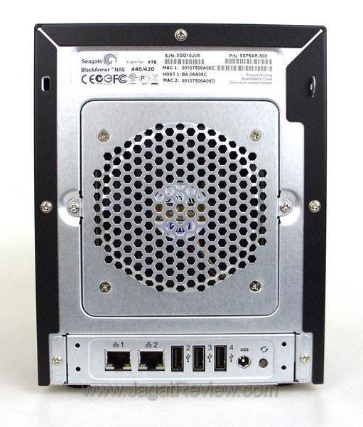 Seagate BlackArmor NAS440 - Tampak Belakang Seagate BlackArmor NAS440 Tampak Belakang