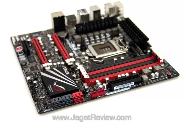 Review ASUS ROG MAXIMUS IV GENE-Z : Motherboard Intel Sandy Bridge Berukuran Mungil dengan Kemampuan Besar 2 asus rog maximus iv gene z board 01