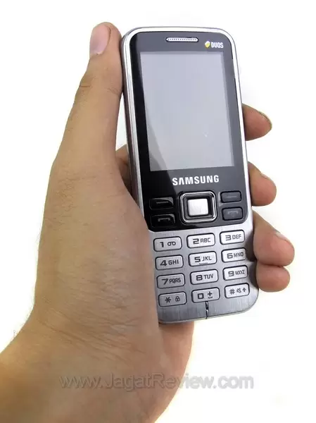 Samsung Metro Duos GT-C3322: Ponsel Dual GSM yang Praktis dan Ringkas 4 samsung gt c3322 hand
