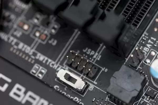 MSI_BigBangXPowerII_Photo_Onboard_Button_MultiBIOS MSI BigBangXPowerII Photo Onboard Button MultiBIOS1