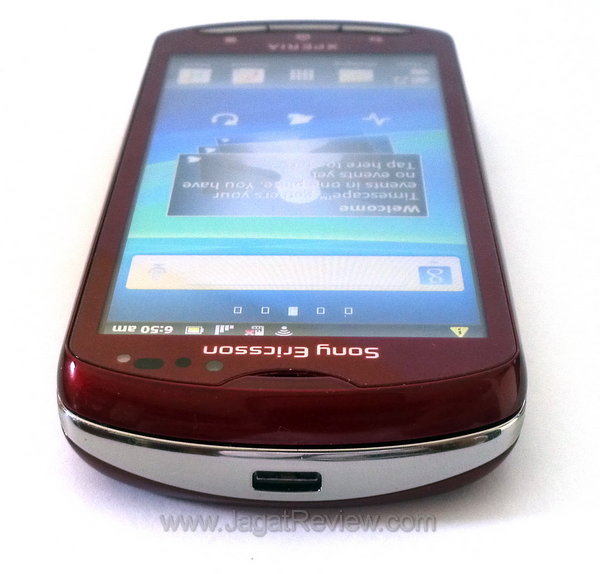 Xperia Pro Sisi Bawah