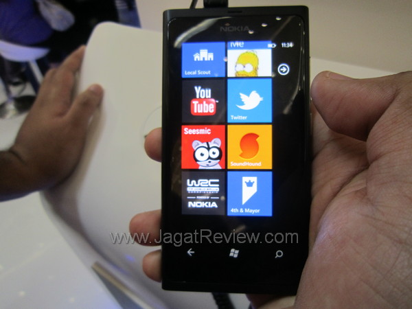 nokia-lumia-800 IMG 0169