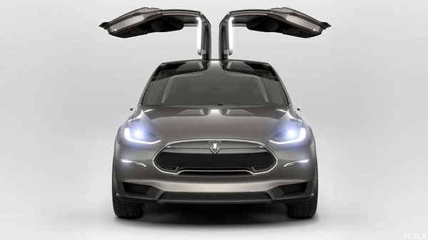 Tesla Model X, Lebih Hebat Dibanding Porsche 911 dan Audi Q7? 4 Tesla Model X Falcon Wing Doors