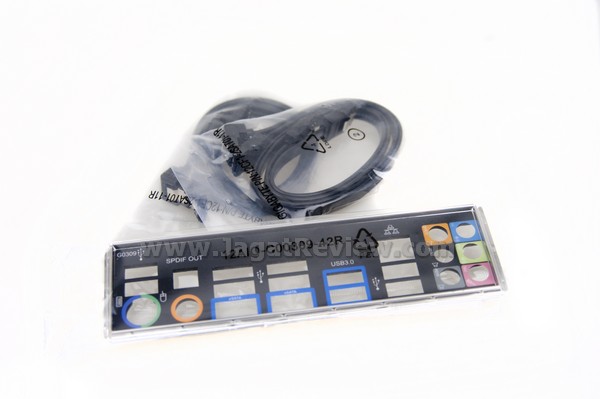 GIGABYTE_X79-UD3_Perlengkapan_CableSATA_Backplate GIGABYTE X79 UD3 Perlengkapan CableSATA Backplate