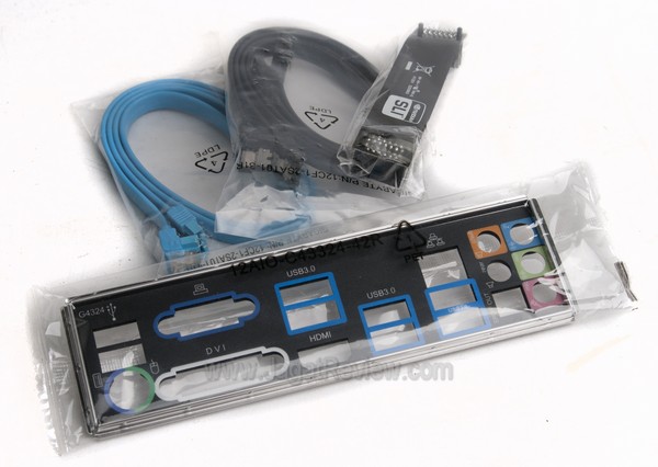 Gigabyte Z77X D3H Perlengkapan