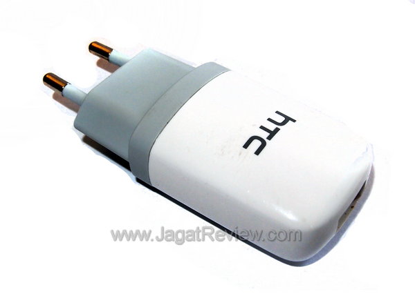 Review HTC Sensation XL: Smartphone Android Berlayar Besar Bersuara Jernih 4 HTC Sensation XL - Charger