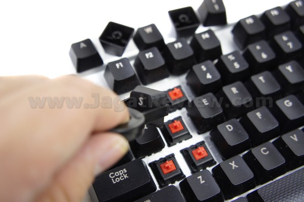 SONY DSC Corsair K60 11