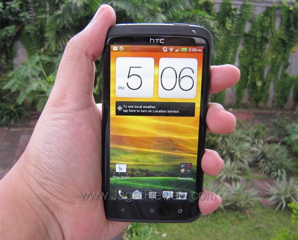 Preview HTC One X: Smartphone Tegra 3 3 HTC One X On Hand