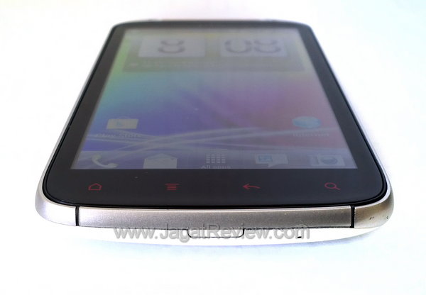 Review Smartphone HTC Sensation XE: Android Kencang dengan Suara Beats 3 HTC Sensation XE - Sisi Bawah