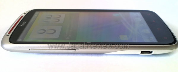 Review Smartphone HTC Sensation XE: Android Kencang dengan Suara Beats 2 HTC Sensation XE - Sisi Kiri