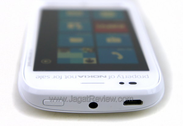 Review Nokia Lumia 710: Windows Phone 7 Mid-End Pertama dari Finlandia 1 Nokia Lumia 710 - Sisi Atas