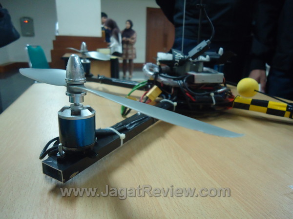 Pengenalan dan Demo Multicopter Diharap Mampu Menarik Minat para Siswa ke Dunia Robotik 2 Quadcopter 2