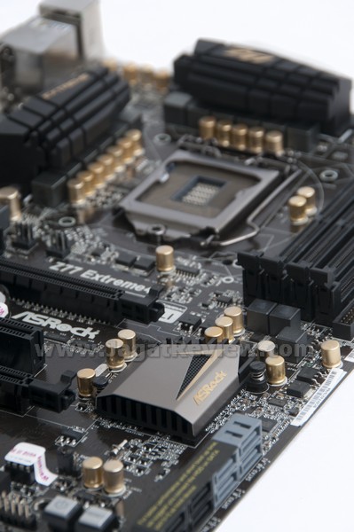 ASRock_Z77_Extreme4_Aufmarker1