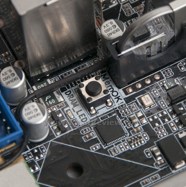 ASUS_P8Z77-I_Deluxe_OnboardButton_MemOK ASUS P8Z77