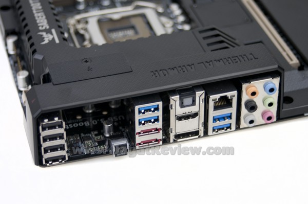 ASUS Sabertooth Z77 Board Backpanel