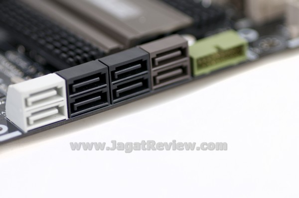 ASUS Sabertooth Z77 Board SATA alt