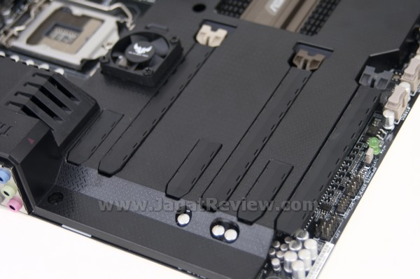 ASUS Sabertooth Z77 ThermalArmor DustDefender PCI E