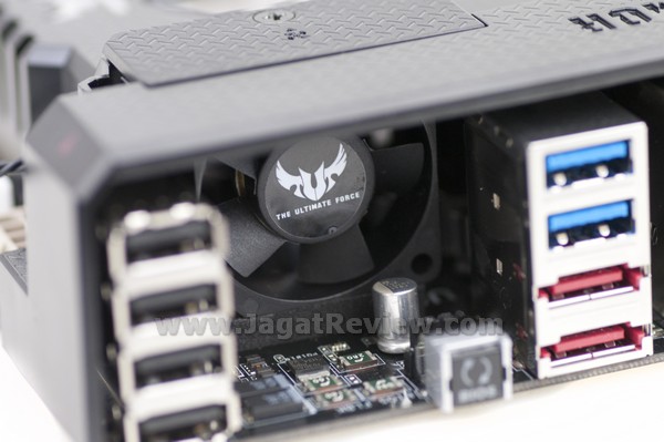 ASUS Sabertooth Z77 ThermalArmor Fan Backpanel