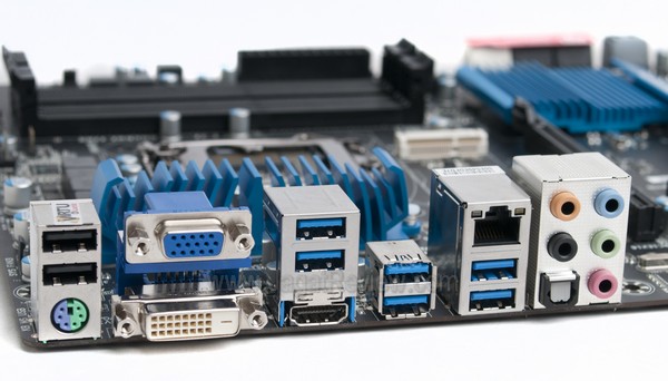 Gigabyte_Z77X-D3H_Board_Backpanel Gigabyte Z77X D3H Board Backpanel