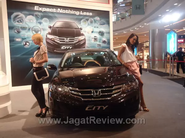 New Honda City: Lanjutan Kesuksesan di Segmen Mini Sedan 2 New Honda City Expect Nothing Less 1