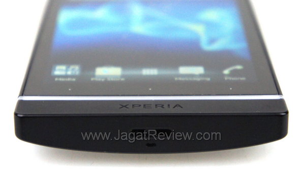 Review Sony Xperia S: Smartphone Android Pertama dari Sony Mobile 2 Sony Xperia S - Sisi Bawah