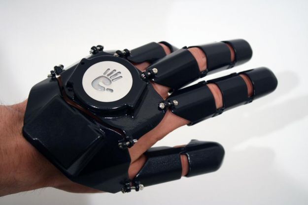 Glove One: Ponsel Unik Berbentuk Sarung Tangan 13 glove one